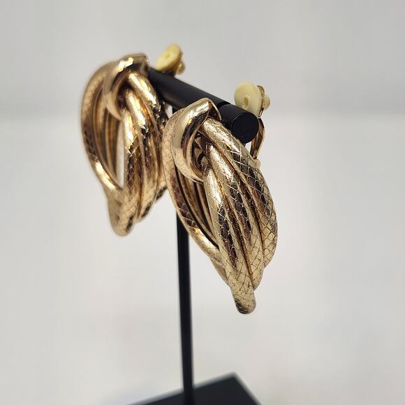 Doorknocker Circle Textured Gold Tone Clip On Earrings Statement Chunky Casual - Picture 3 of 5